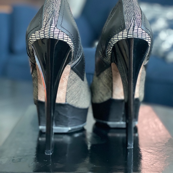 L.A.M.B. Black/White Platform Pump Size 7 - Picture 3 of 4